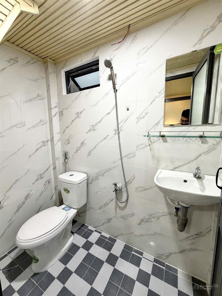 Sát bên quận 1  gần mặt tiền  3 tầng full công năng  4,5 tỷ  lê văn duyệt  bình thạnh