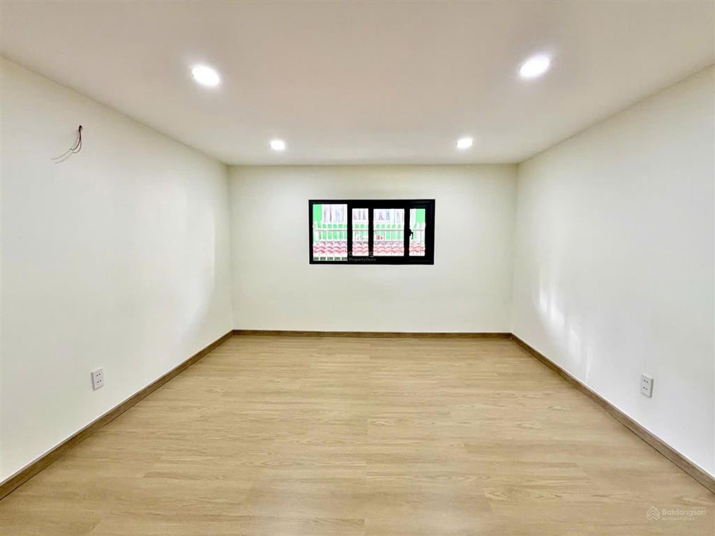 Sát bên quận 1  gần mặt tiền  3 tầng full công năng  4,5 tỷ  lê văn duyệt  bình thạnh