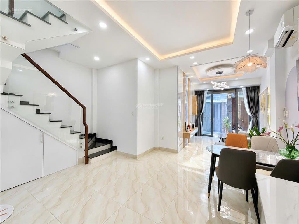 Kinh đô thời trang lê văn sỹ giáp q3  41m2 x 4 tầng sân thượng mới cứng