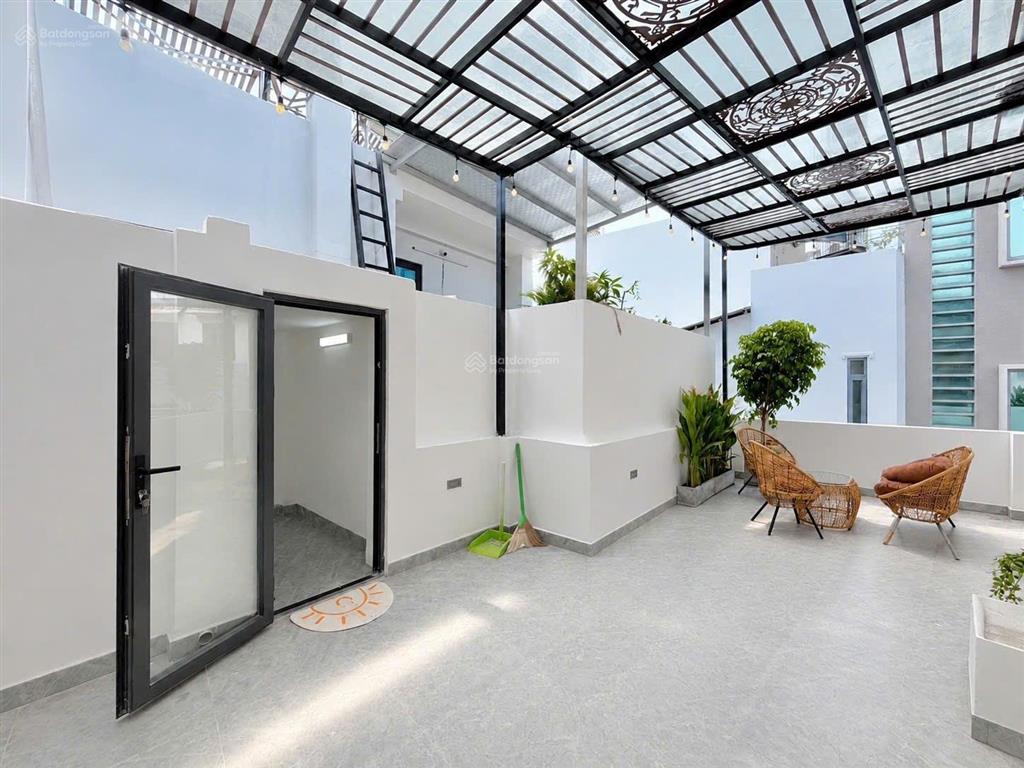 Kinh đô thời trang lê văn sỹ giáp q3  41m2 x 4 tầng sân thượng mới cứng