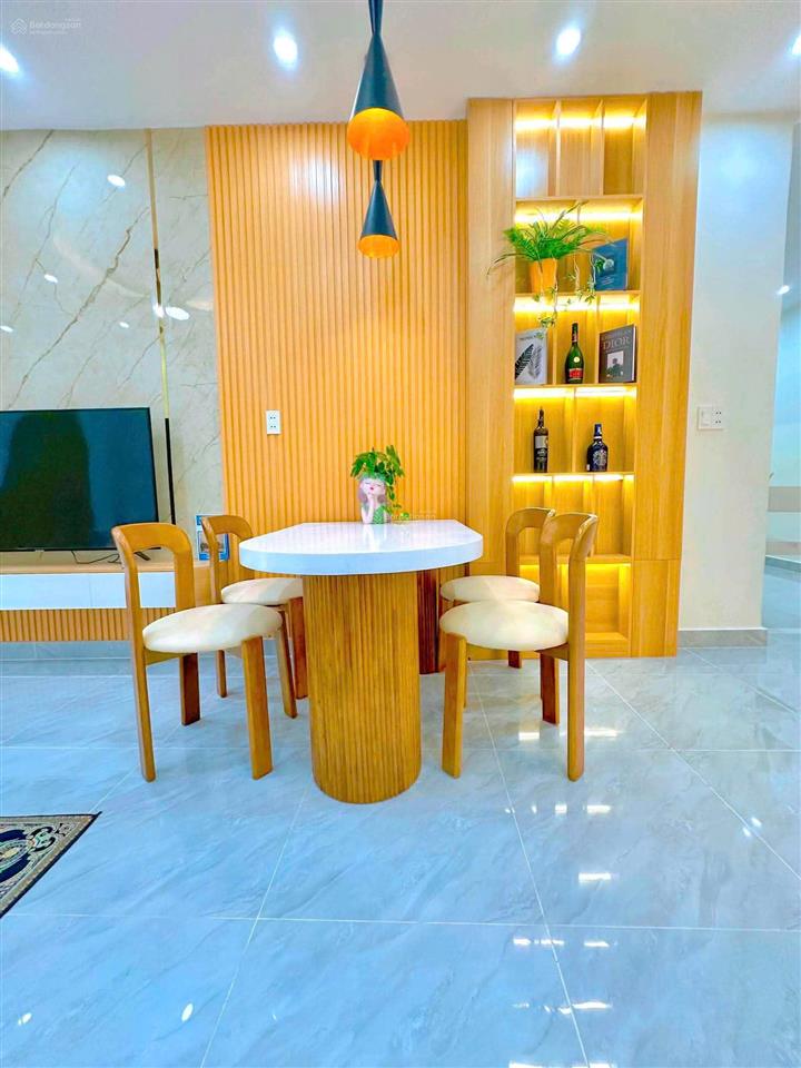 Siêu phẩm gv  giáp sân bay  đối diện bv 175  45m2 ,nở hậu hẻm ba gác 30m ra mặt tiền  5.89 tỷ