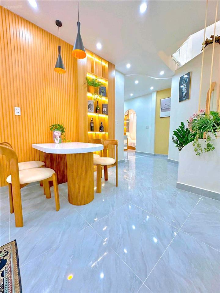 Siêu phẩm gv  giáp sân bay  đối diện bv 175  45m2 ,nở hậu hẻm ba gác 30m ra mặt tiền  5.89 tỷ