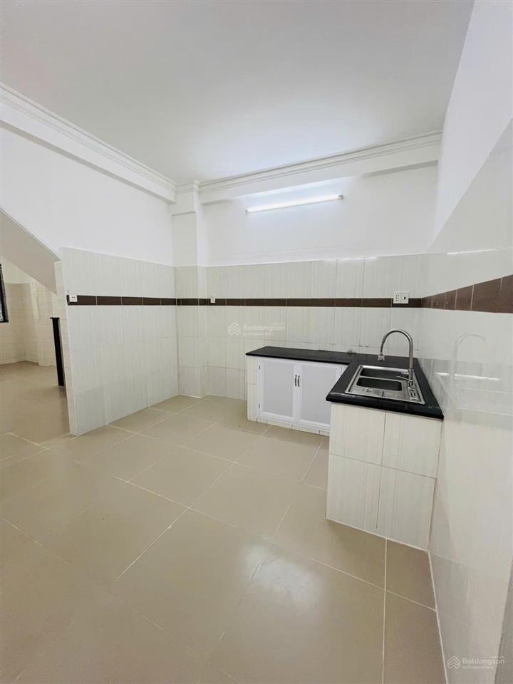 Ngay khu phố ẩm thực phan xích long  4.1 x 11 (46m2)  gần mặt tiền phan xích long  chỉ 6,2 tỷ.