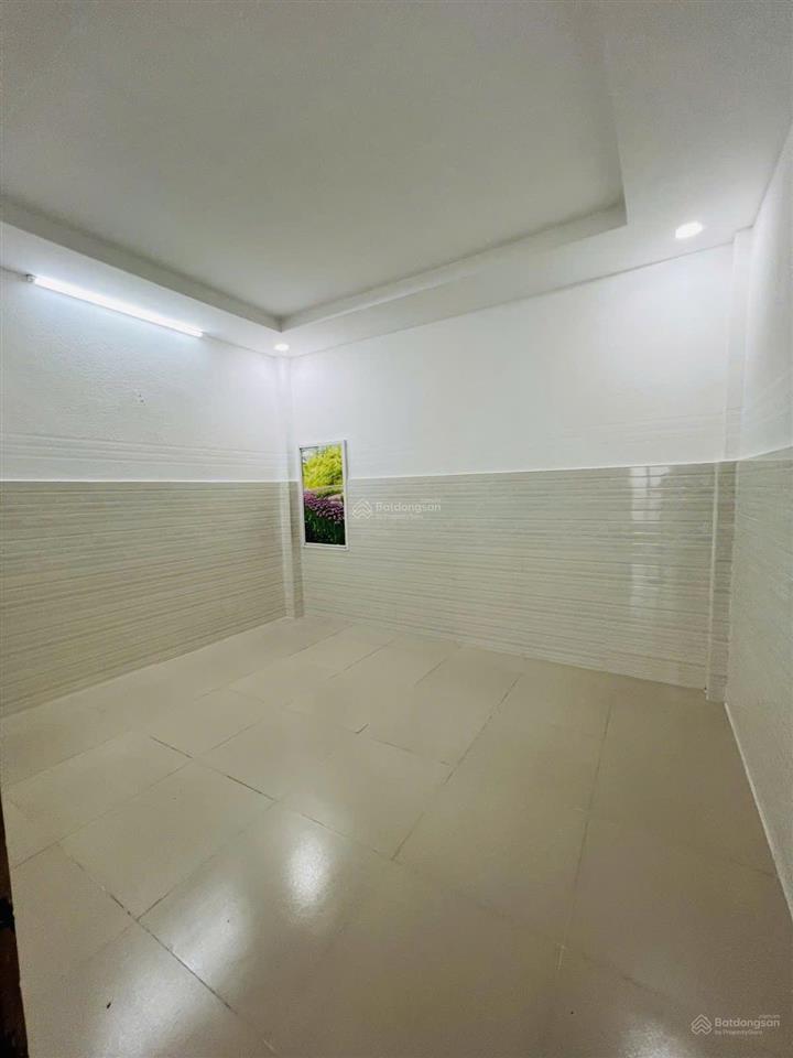 Ngay khu phố ẩm thực phan xích long  4.1 x 11 (46m2)  gần mặt tiền phan xích long  chỉ 6,2 tỷ.