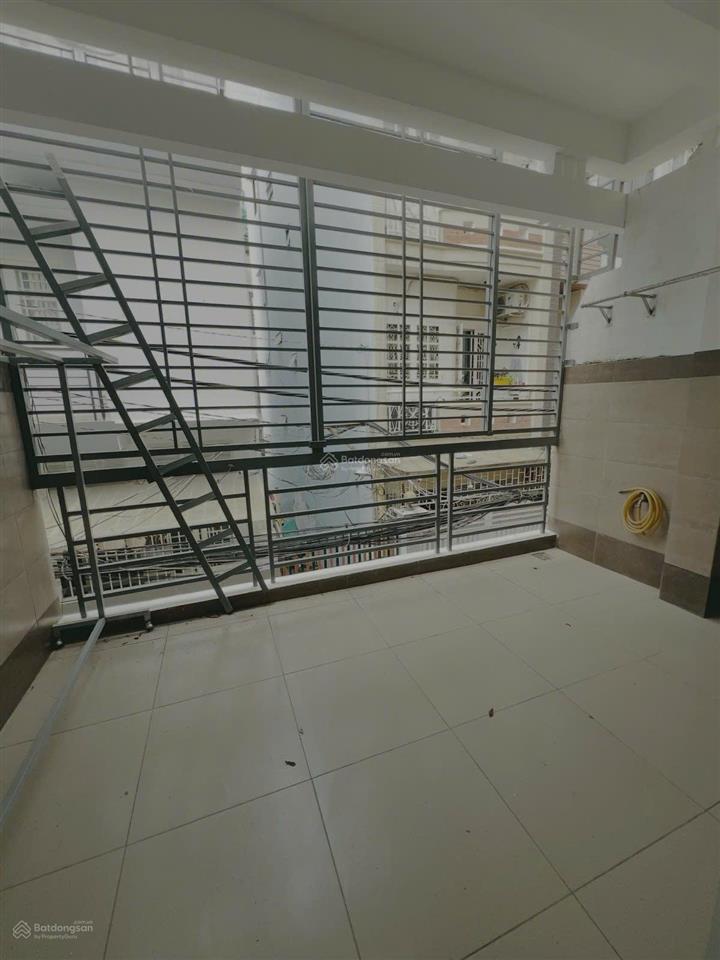 Ngay khu phố ẩm thực phan xích long  4.1 x 11 (46m2)  gần mặt tiền phan xích long  chỉ 6,2 tỷ.