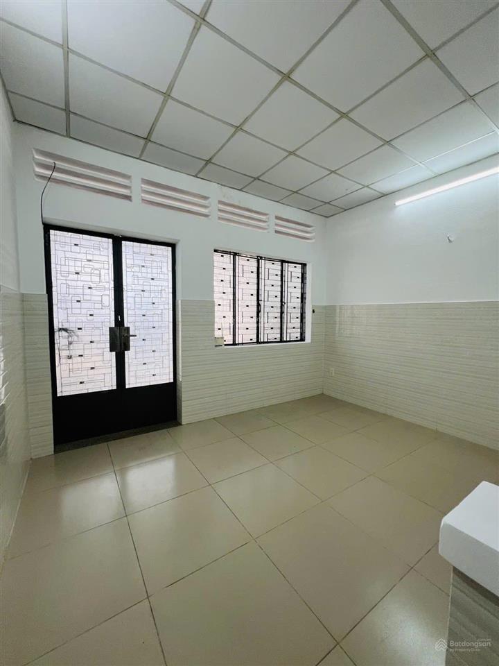 Ngay khu phố ẩm thực phan xích long  4.1 x 11 (46m2)  gần mặt tiền phan xích long  chỉ 6,2 tỷ.