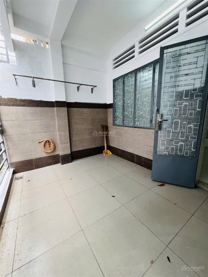Ngay khu phố ẩm thực phan xích long  4.1 x 11 (46m2)  gần mặt tiền phan xích long  chỉ 6,2 tỷ.
