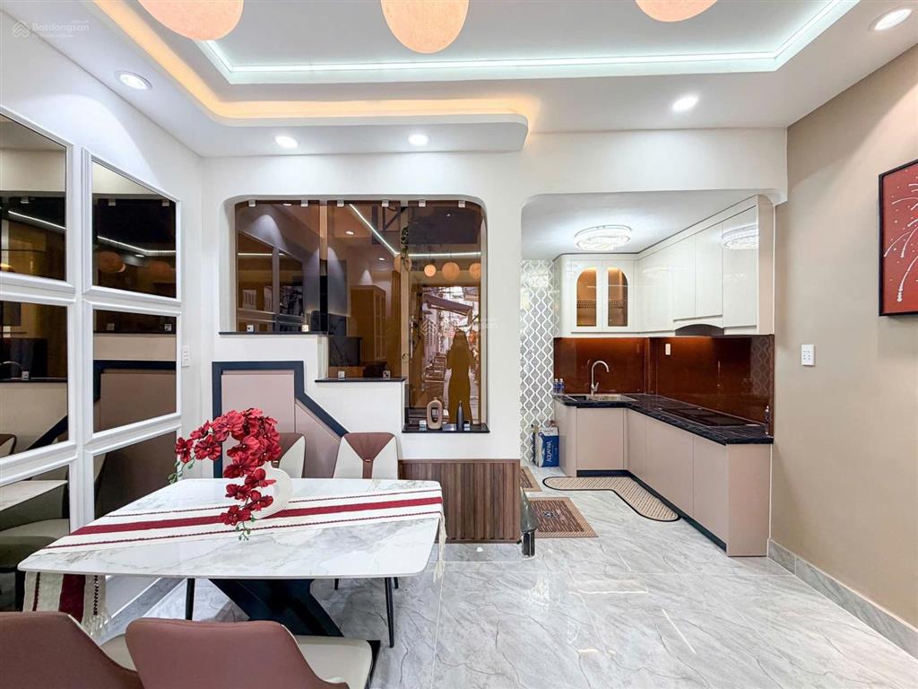 Nhà đẹp huỳnh văn bánh, phú nhuận  28m  3 tầng btct  3pn 3wc  hẻm xe hơi sát nhà  6.3 tỷ