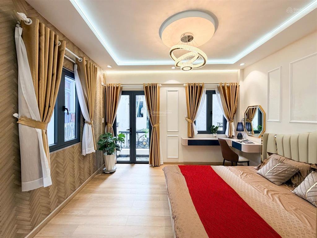 Nhà đẹp huỳnh văn bánh, phú nhuận  28m  3 tầng btct  3pn 3wc  hẻm xe hơi sát nhà  6.3 tỷ