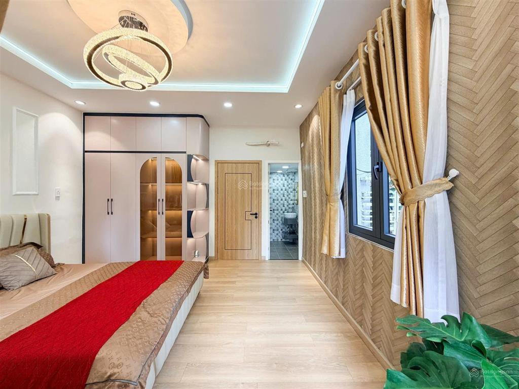 Nhà đẹp huỳnh văn bánh, phú nhuận  28m  3 tầng btct  3pn 3wc  hẻm xe hơi sát nhà  6.3 tỷ