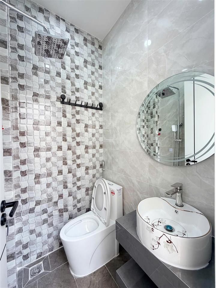 Nhà đẹp huỳnh văn bánh, phú nhuận  28m  3 tầng btct  3pn 3wc  hẻm xe hơi sát nhà  6.3 tỷ