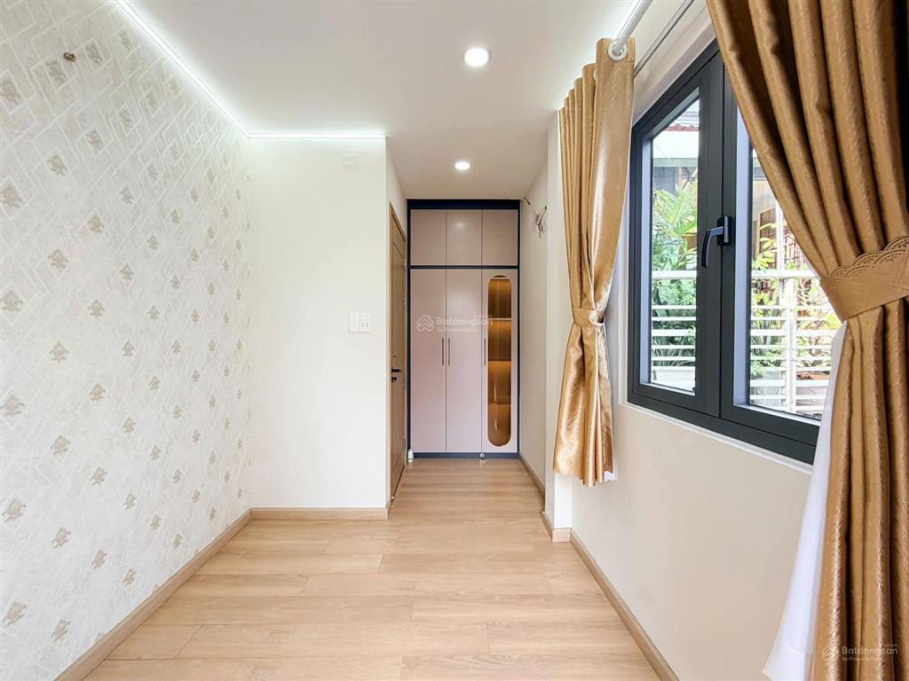 Nhà đẹp huỳnh văn bánh, phú nhuận  28m  3 tầng btct  3pn 3wc  hẻm xe hơi sát nhà  6.3 tỷ