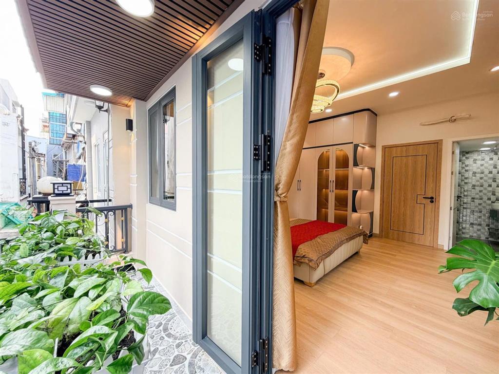 Nhà đẹp huỳnh văn bánh, phú nhuận  28m  3 tầng btct  3pn 3wc  hẻm xe hơi sát nhà  6.3 tỷ