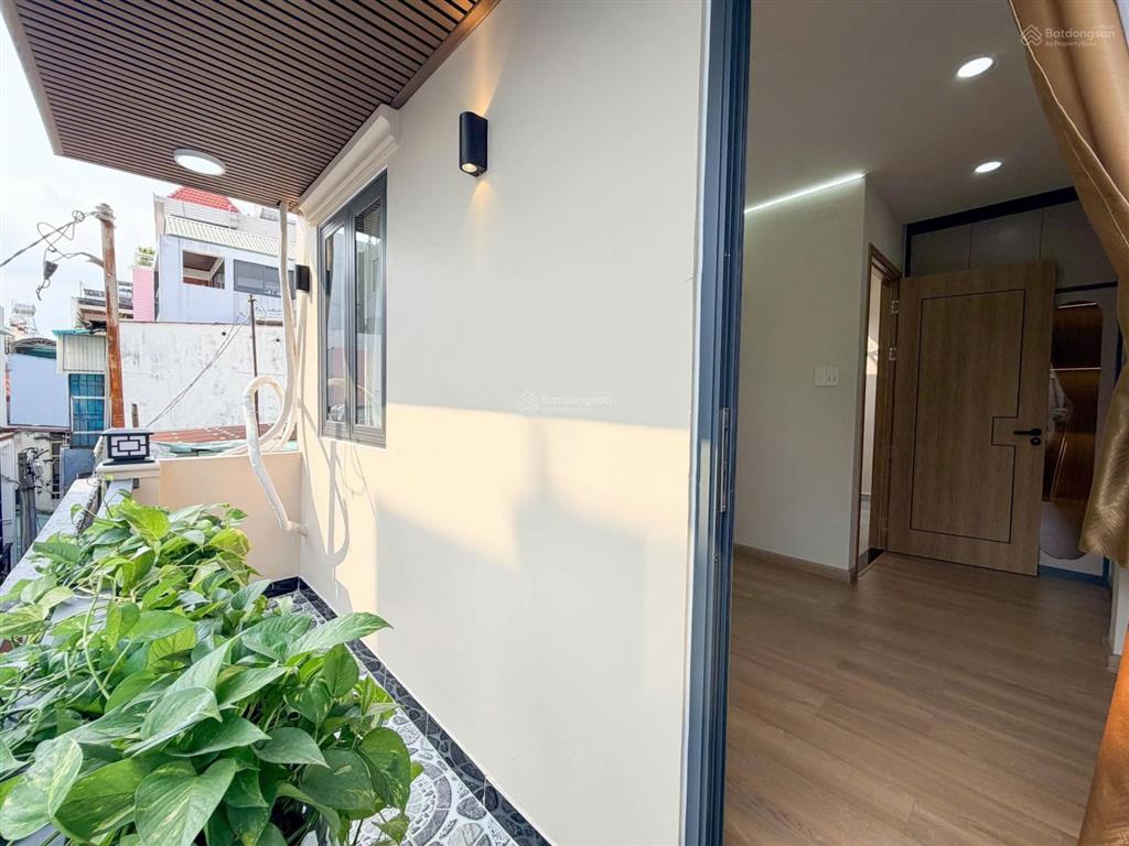 Nhà đẹp huỳnh văn bánh, phú nhuận  28m  3 tầng btct  3pn 3wc  hẻm xe hơi sát nhà  6.3 tỷ