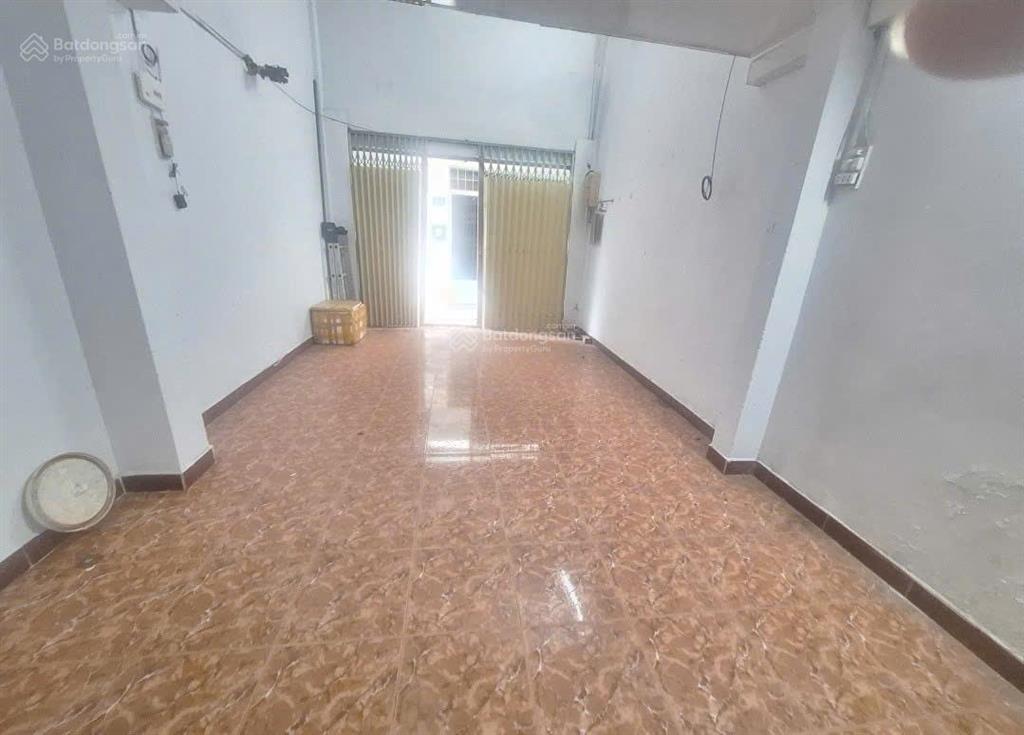 Với 2,9 tỷ có ngay nhà 1 trệt  lửng  ngay chợ hiệp phú  đại học giao thông.