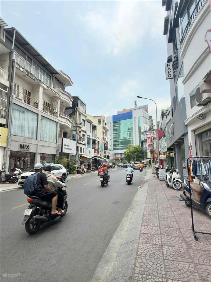Huỳnh văn bánh, phú nhuận sát mặt tiền dt 16m2 ngang 5.5m 2 tầng giá 3.1 tỷ thương lượng