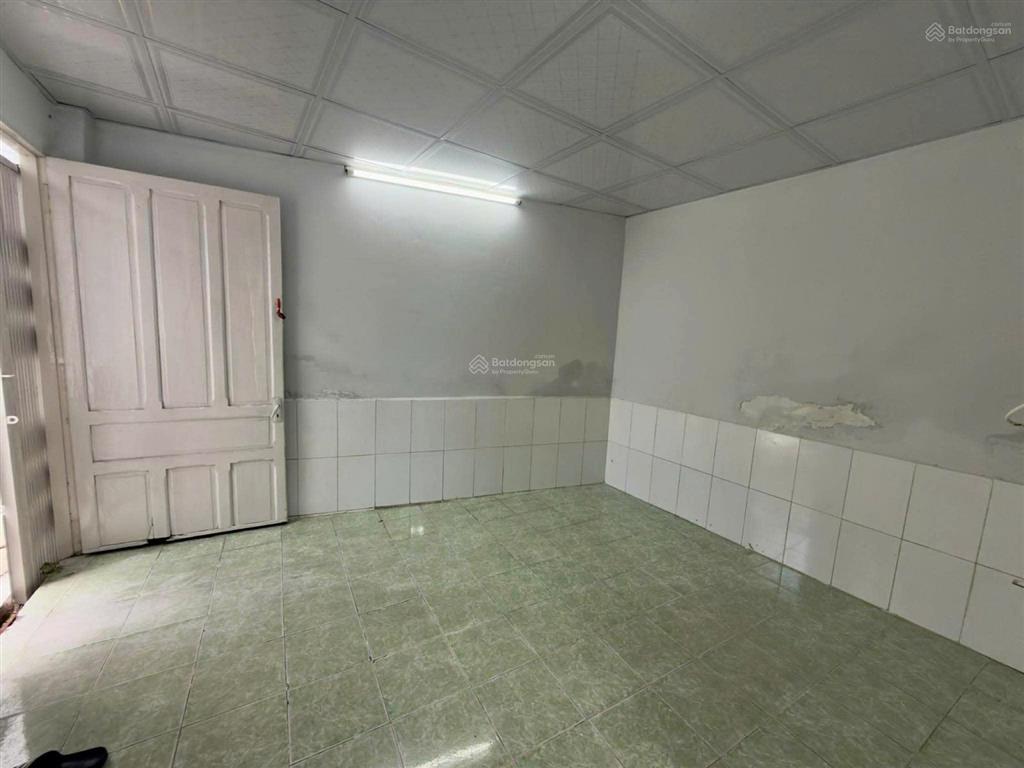 Huỳnh văn bánh, phú nhuận sát mặt tiền dt 16m2 ngang 5.5m 2 tầng giá 3.1 tỷ thương lượng