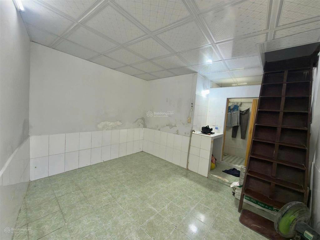 Huỳnh văn bánh, phú nhuận sát mặt tiền dt 16m2 ngang 5.5m 2 tầng giá 3.1 tỷ thương lượng