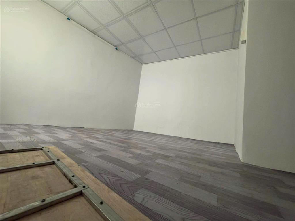 Huỳnh văn bánh, phú nhuận sát mặt tiền dt 16m2 ngang 5.5m 2 tầng giá 3.1 tỷ thương lượng