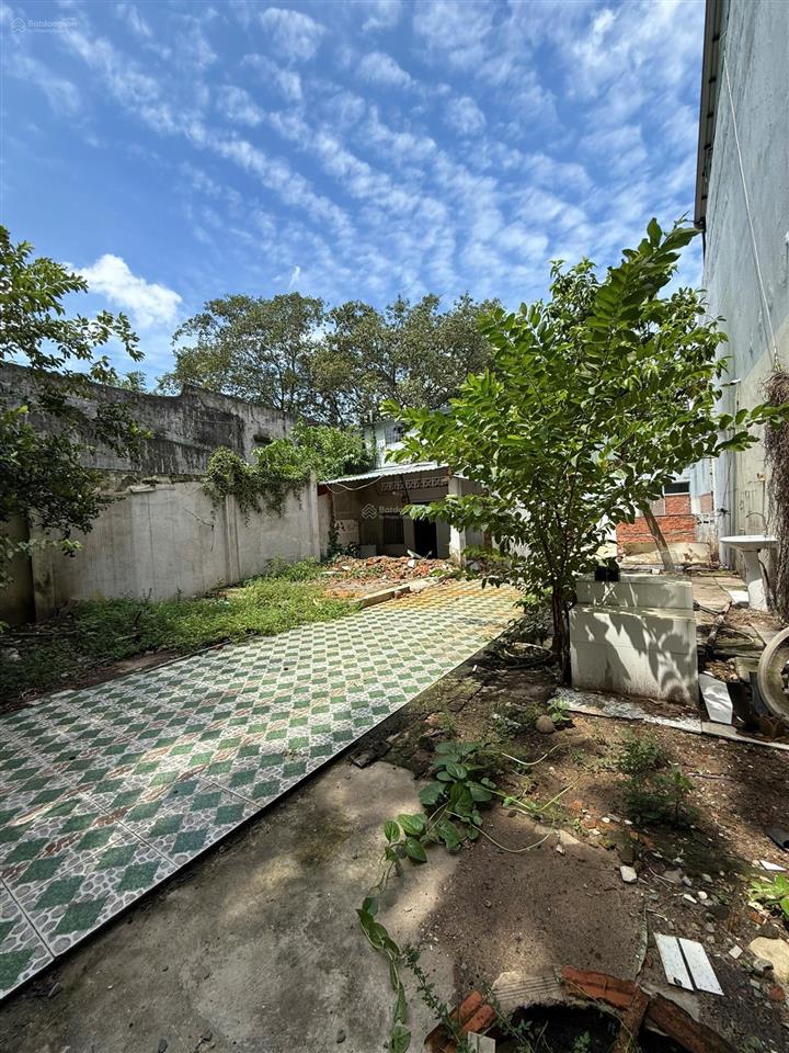 Nhà nát 100m2  còn 1 nền duy nhất kdc nam hùng vương