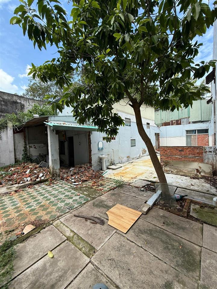 Nhà nát 100m2  còn 1 nền duy nhất kdc nam hùng vương