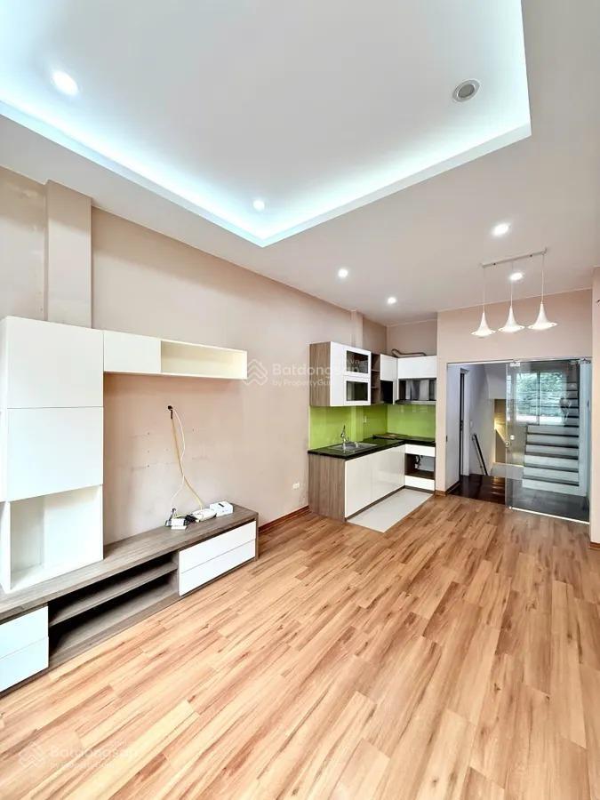 Chỉ 15 tỷ có ngay 41m2  5 tầng mặt phố Hoa Bằng ,Cầu Giấy, kinh doanh đỉnh