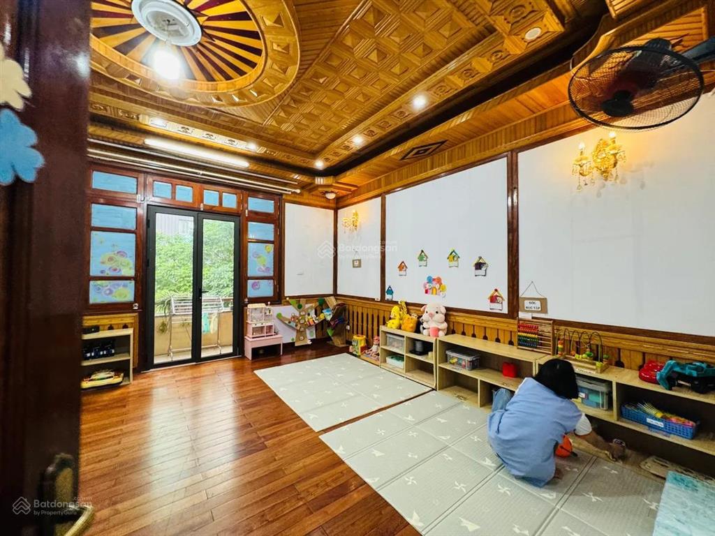 Chủ định cư nước ngoài bán biệt thự dịch vọng, thành thái 306m2,mt 15m 94,5 tỷ