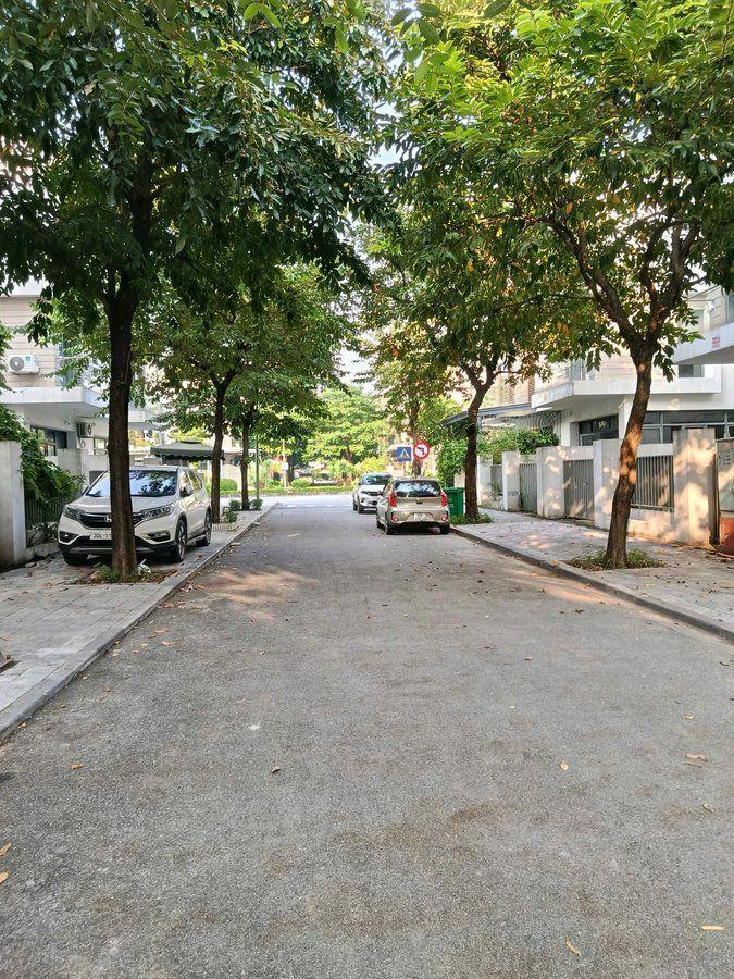 BÁN BIỆT THỰ VIEW HỒ – CÔNG VIÊN DƯƠNG NỘI | 180M² – MT 9M – THANG MÁY – FULL NỘI THẤT – 38,9 TỶ