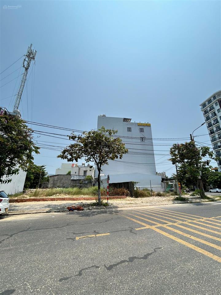 Bán 240m2 ngang 15m đường hồ thấu 11m thông ra biển mỹ khê, cách biển 150m