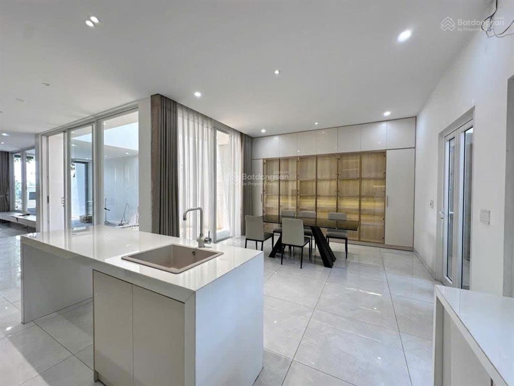 Hạ 1 tỷ bán gấp biệt thự 3 tầng view sông hải châu mt đường 10m5 thăng long  vị trí cực đẹp