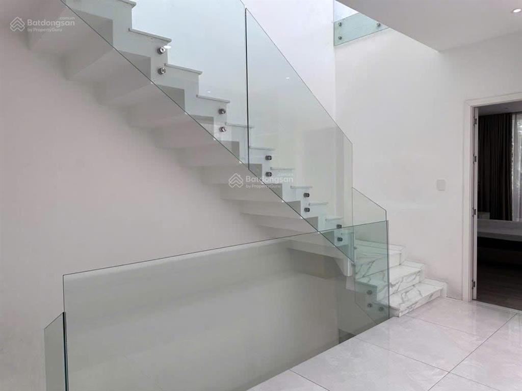 Hạ 1 tỷ bán gấp biệt thự 3 tầng view sông hải châu mt đường 10m5 thăng long  vị trí cực đẹp