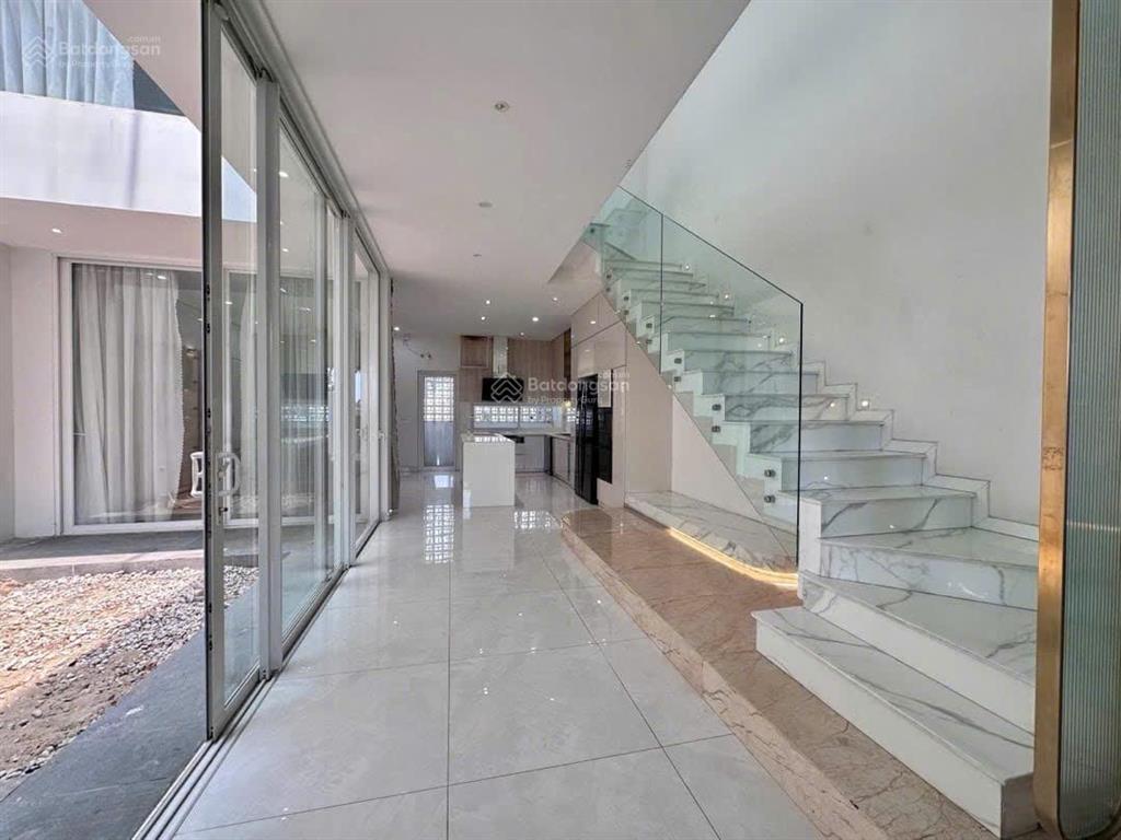 Hạ 1 tỷ bán gấp biệt thự 3 tầng view sông hải châu mt đường 10m5 thăng long  vị trí cực đẹp