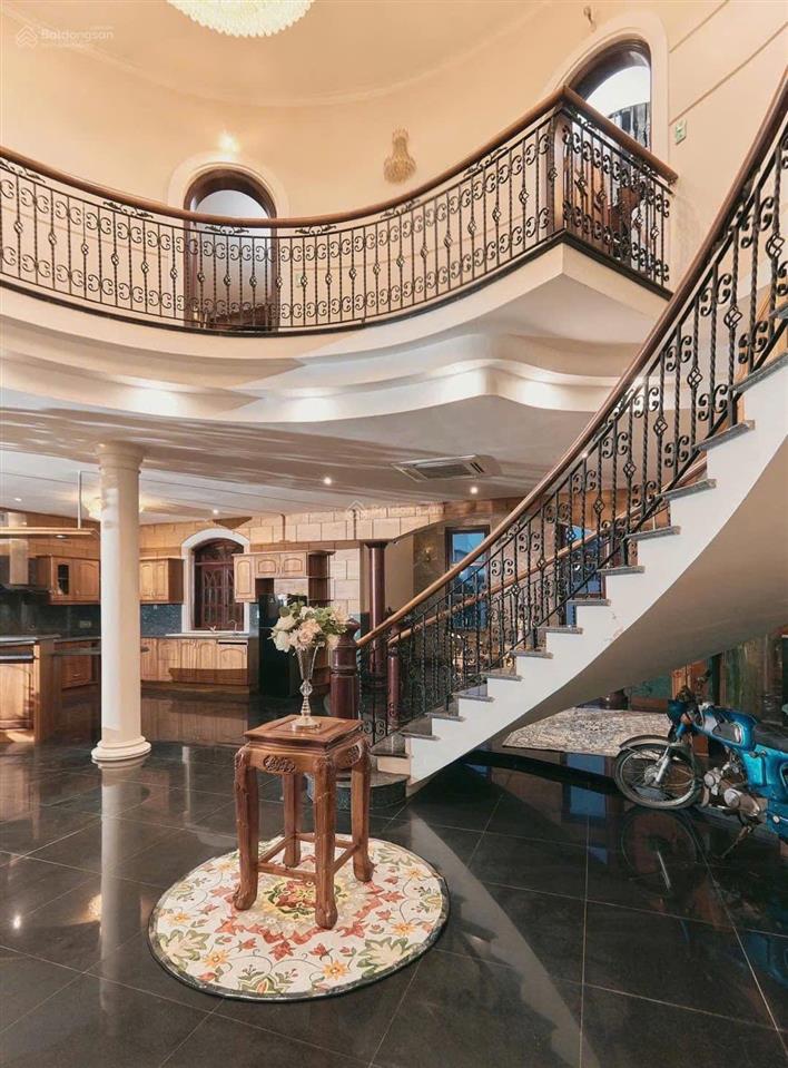 Villa phố tây an thượng dt khủng 871m ngang 19m 3 tầng cổ điểndòng tiền 300tr/1 tháng
