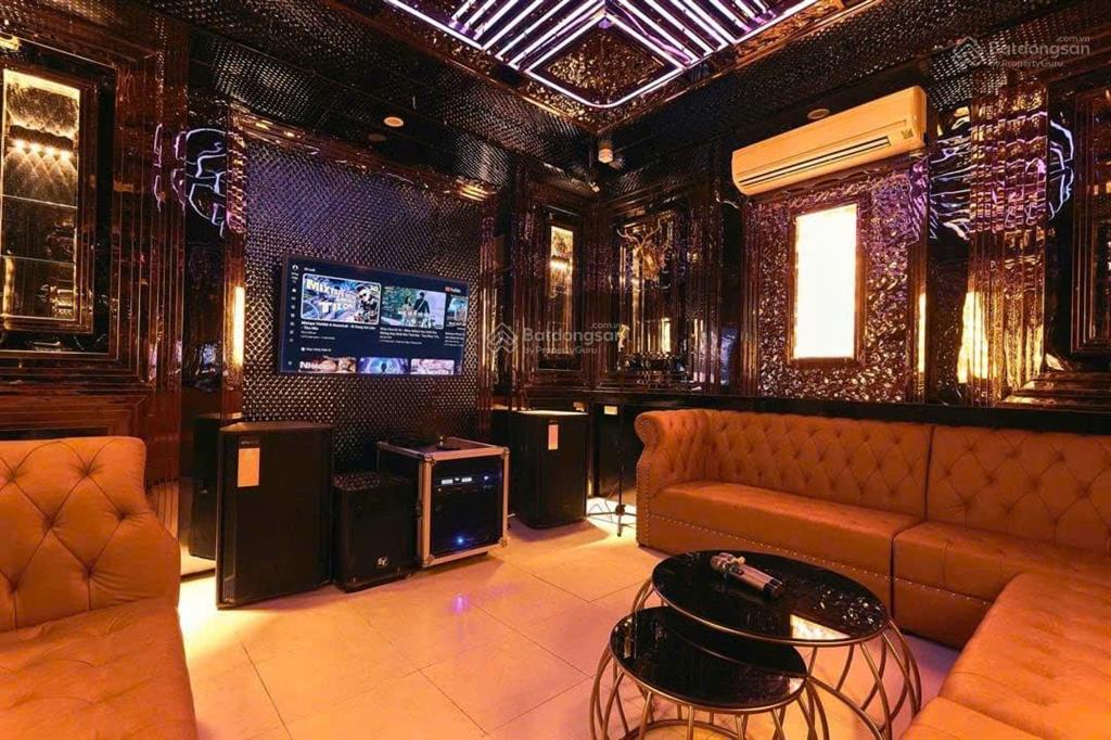 Villa phố tây an thượng dt khủng 871m ngang 19m 3 tầng cổ điểndòng tiền 300tr/1 tháng