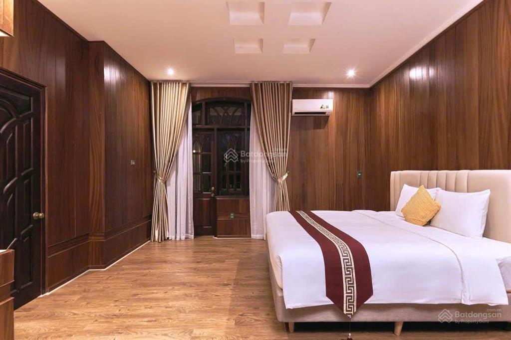Villa phố tây an thượng dt khủng 871m ngang 19m 3 tầng cổ điểndòng tiền 300tr/1 tháng
