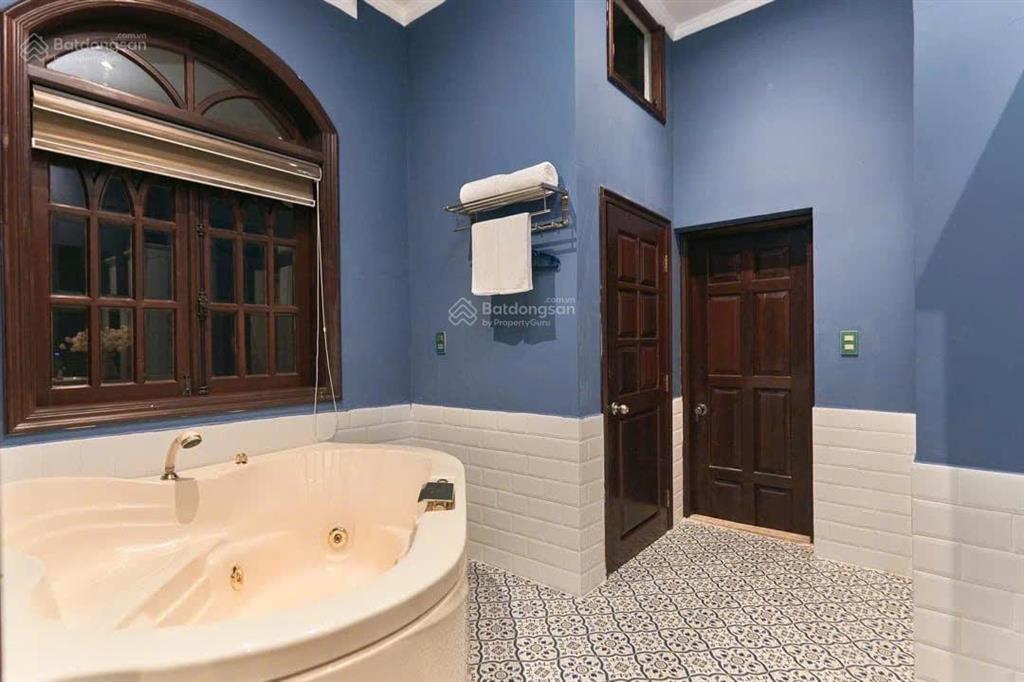 Villa phố tây an thượng dt khủng 871m ngang 19m 3 tầng cổ điểndòng tiền 300tr/1 tháng