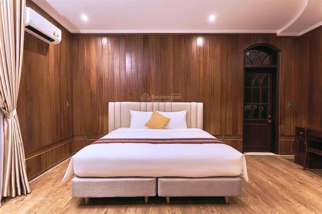 Villa phố tây an thượng dt khủng 871m ngang 19m 3 tầng cổ điểndòng tiền 300tr/1 tháng