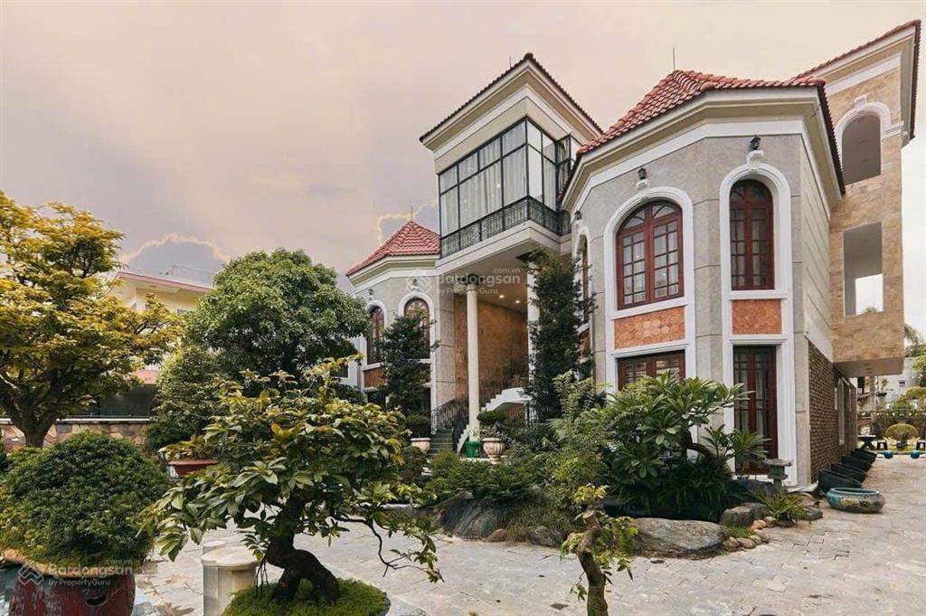 Villa phố tây an thượng dt khủng 871m ngang 19m 3 tầng cổ điểndòng tiền 300tr/1 tháng