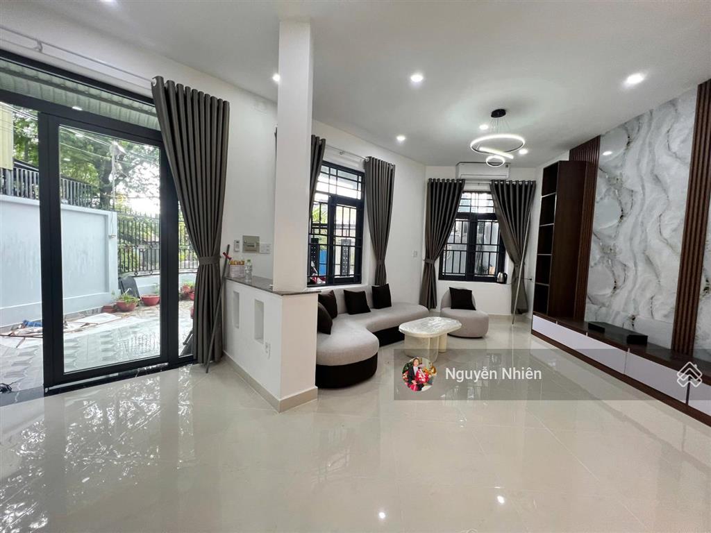 Nhỉnh 6 tỷ góc 2mt  ngay chợ hiệp phú  119m2  1t1l 3pn3wc sân đậu oto