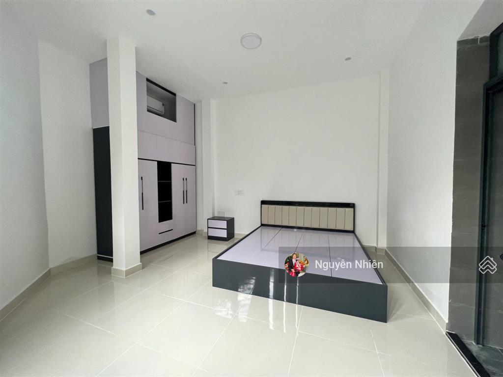 Nhỉnh 6 tỷ góc 2mt  ngay chợ hiệp phú  119m2  1t1l 3pn3wc sân đậu oto