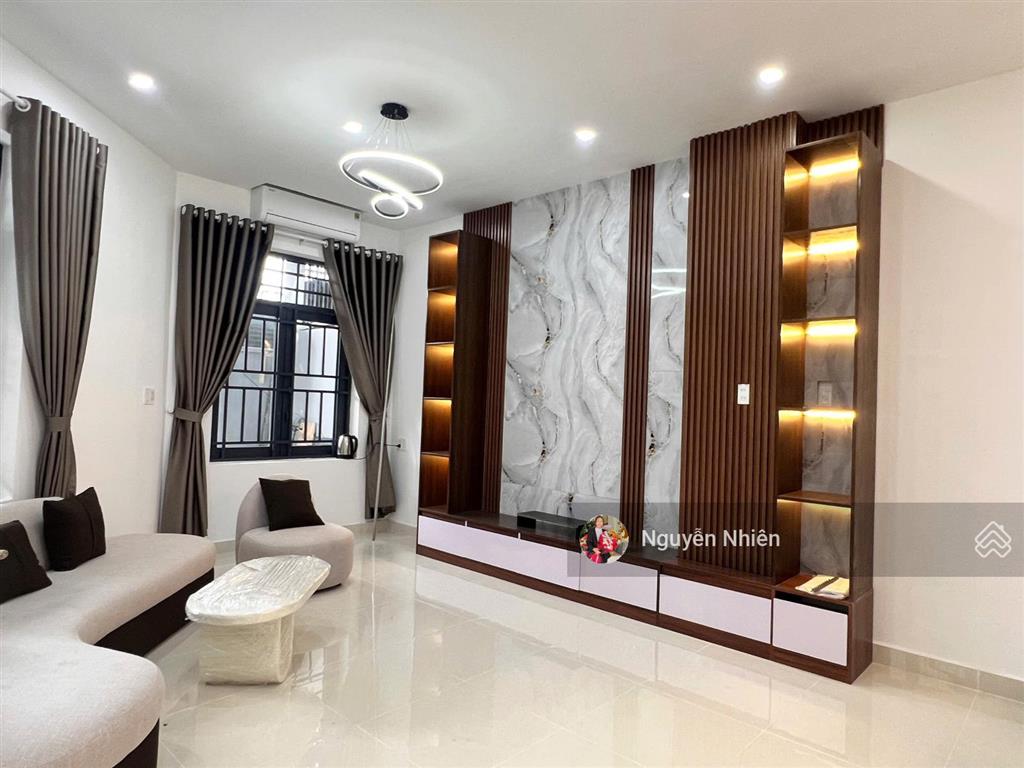 Nhỉnh 6 tỷ góc 2mt  ngay chợ hiệp phú  119m2  1t1l 3pn3wc sân đậu oto