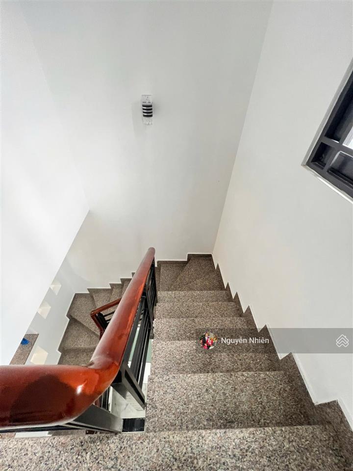 Nhỉnh 6 tỷ góc 2mt  ngay chợ hiệp phú  119m2  1t1l 3pn3wc sân đậu oto