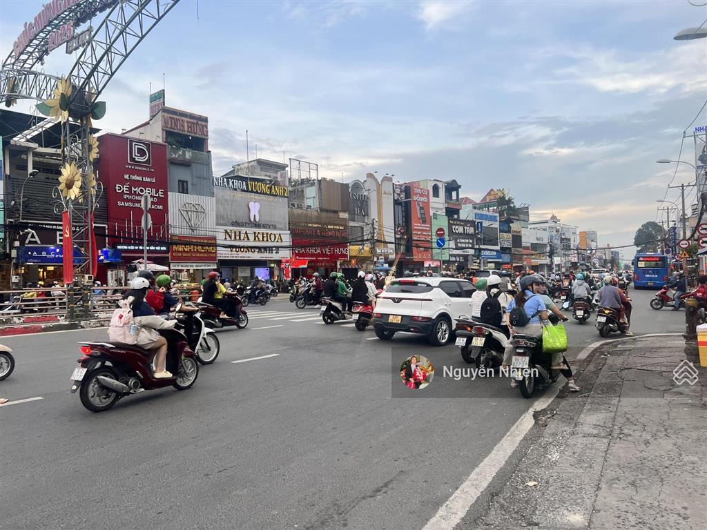 Nhỉnh 6 tỷ góc 2mt  ngay chợ hiệp phú  119m2  1t1l 3pn3wc sân đậu oto