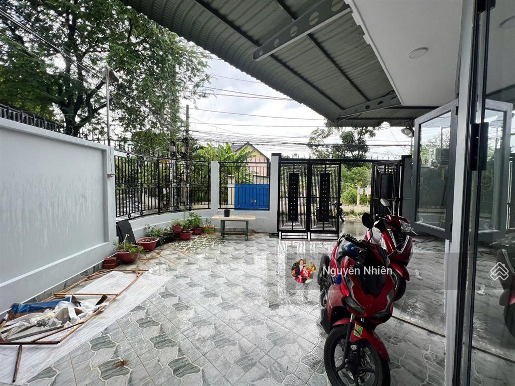 Nhỉnh 6 tỷ góc 2mt  ngay chợ hiệp phú  119m2  1t1l 3pn3wc sân đậu oto