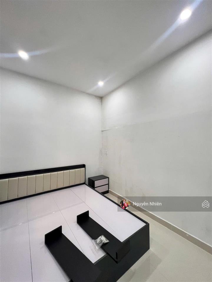 Nhỉnh 6 tỷ góc 2mt  ngay chợ hiệp phú  119m2  1t1l 3pn3wc sân đậu oto