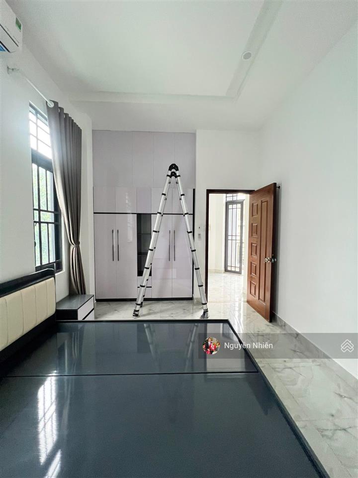 Nhỉnh 6 tỷ góc 2mt  ngay chợ hiệp phú  119m2  1t1l 3pn3wc sân đậu oto