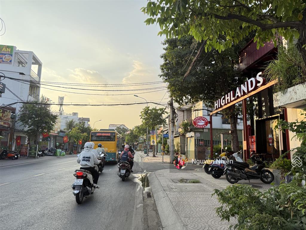 Mặt tiền sầm uất ngay ga metro bình thái, đường 20m. nhà 3 tầng 5.2x25m, hđt 30 triệu