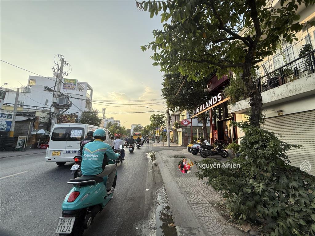 Mặt tiền sầm uất ngay ga metro bình thái, đường 20m. nhà 3 tầng 5.2x25m, hđt 30 triệu