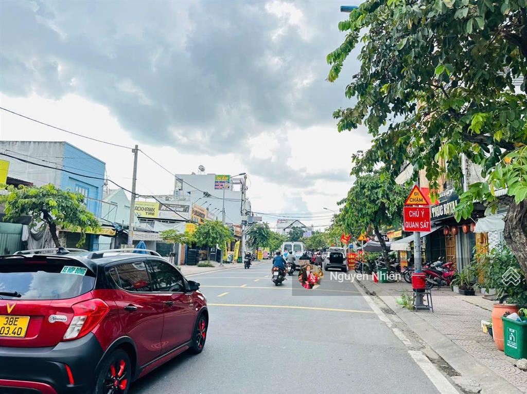 Mặt tiền sầm uất ngay ga metro bình thái, đường 20m. nhà 3 tầng 5.2x25m, hđt 30 triệu