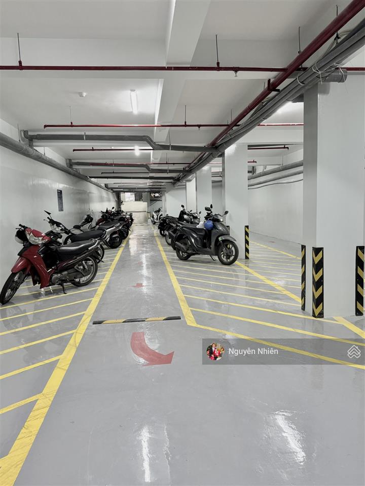 Toà nhà chdv 36p, thu nhập 200tr  mặt tiền chợ lã xuân oai, lê văn việt. 370m2 (8x46). hầm + 6tầng